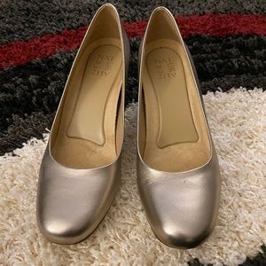 Naturalizer Leather Pumps